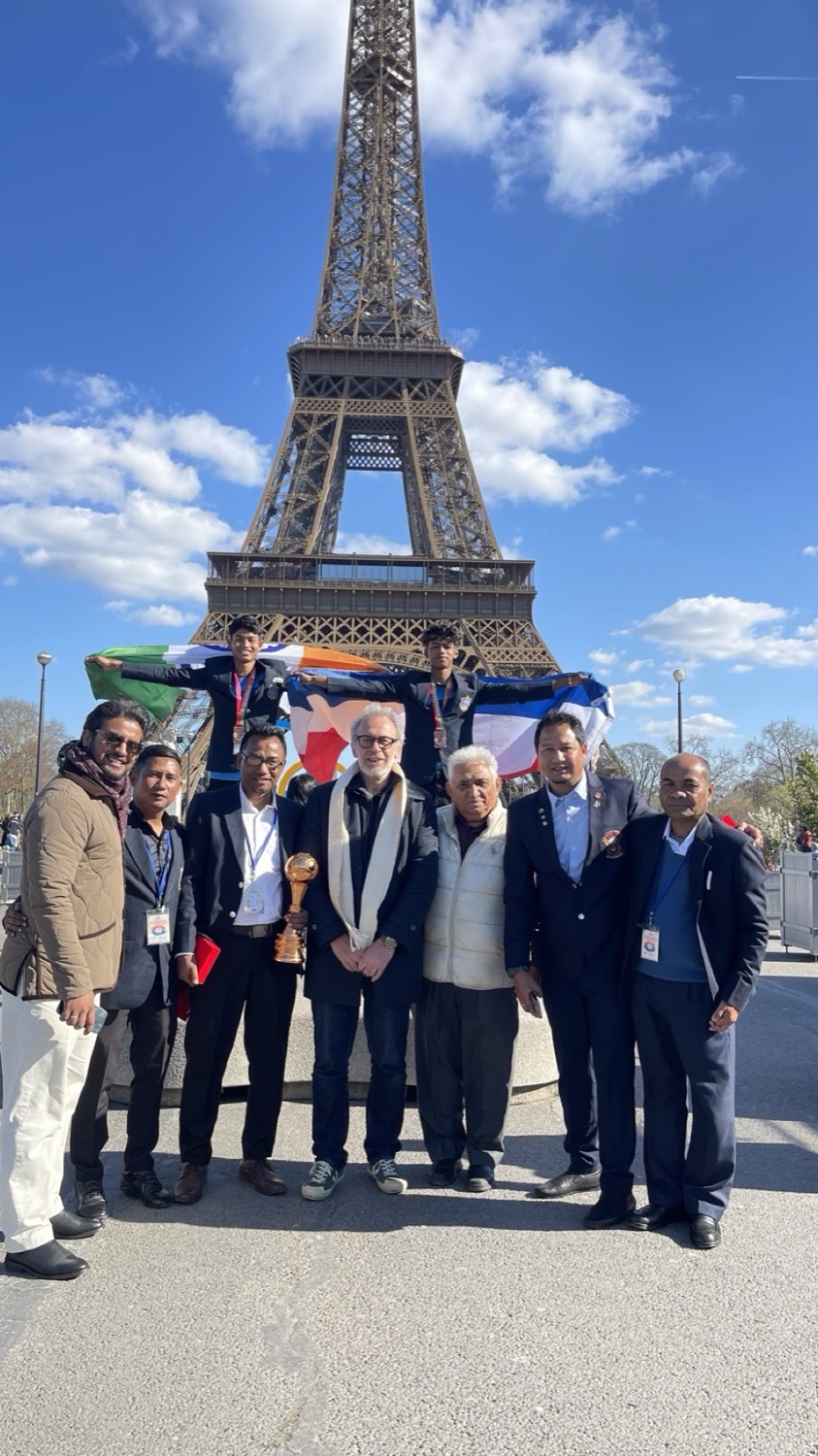 La délégation indo-française de l'IFSA à la Tour Eiffel, Paris