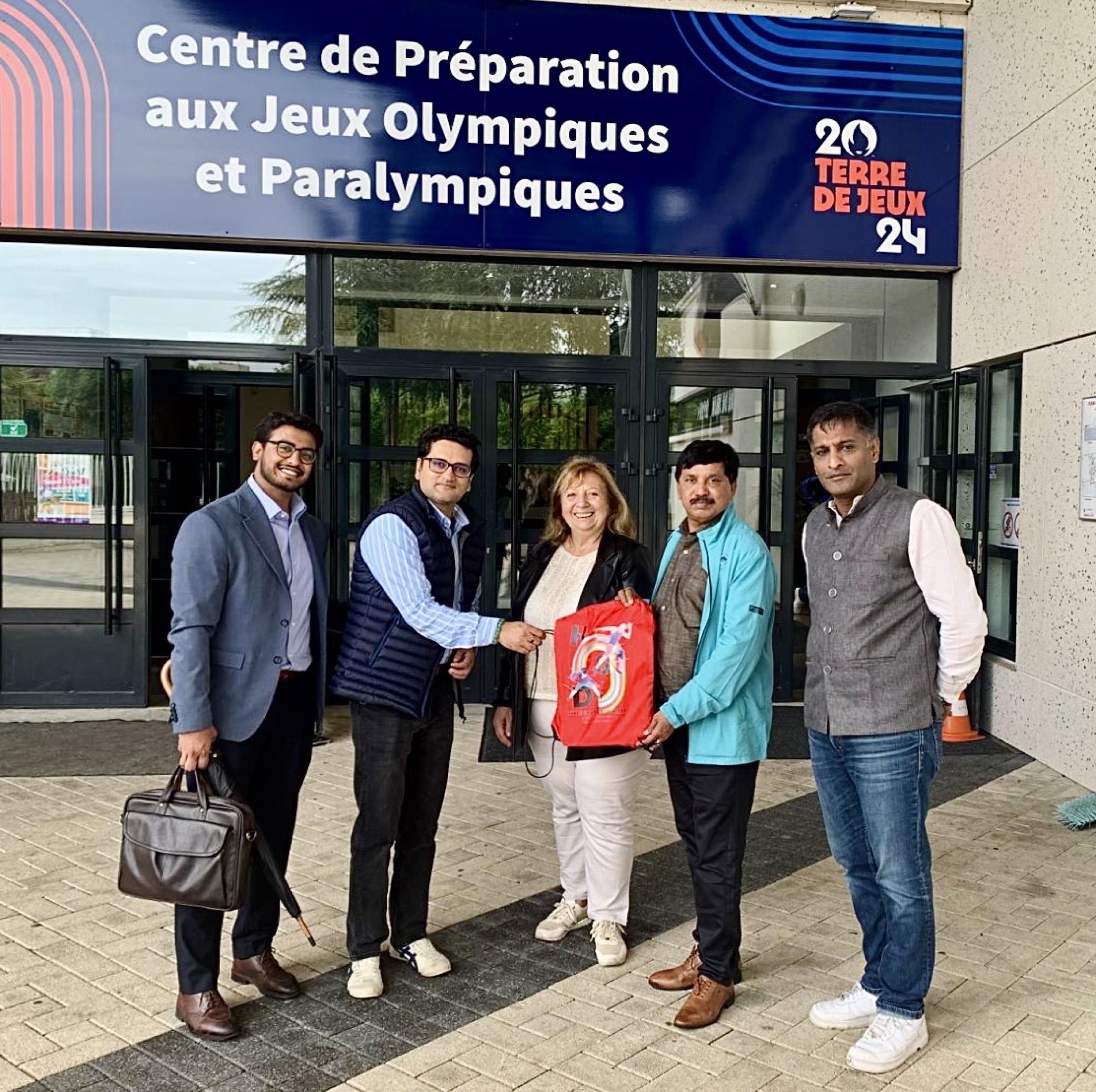 La délégation indienne dans un centre de préparation aux Jeux — Terre de Jeux 2024, Val-d'Oise